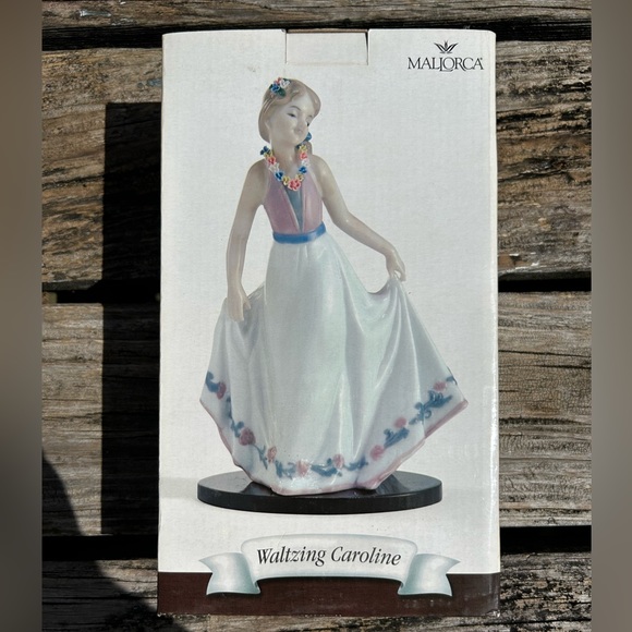 Vintage NIB Studio Silversmith Mallorca Waltzing Caroline Porcelain Figurine - Picture 5 of 6